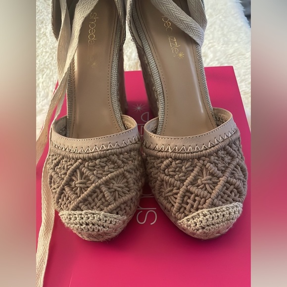 Mauve fabric wedges with wicker bottom - Picture 2 of 8